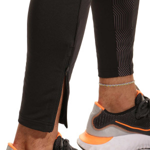 /7/6/765013-02CH_chandal-negro-puma-valencia-entrenamiento_6_detalle-bajos.jpg