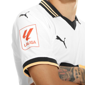 /7/7/770293-08_camiseta-blanca-puma-valencia-cf-2023-2024_6_parche-la-liga.jpg
