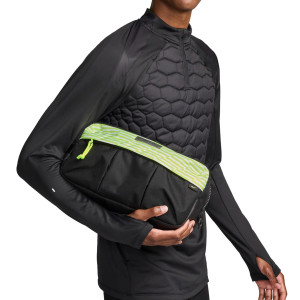 /D/C/DC2648-016_zapatillero-negro--verde-claro-nike-academy_6_detalle-aplicacion.jpg
