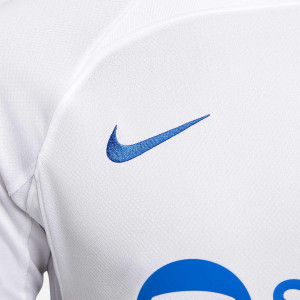 /D/X/DX2686-101-6_camiseta-blanca-nike-2a-barcelona-gavi-2023-2024-dri-fit-stadium_6_detalle-logotipo.jpg