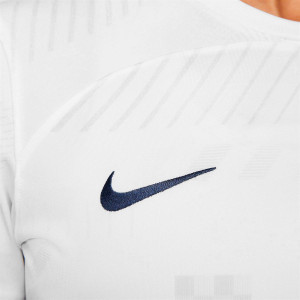 /D/X/DX2741-101_camiseta-blanca-nike-tottenham-mujer-2023-2024-dri-fit-stadium_6_detalle-logotipo.jpg
