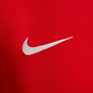 /F/J/FJ4325-657_camiseta-roja-nike-portugal-mujer-2024-2025-stadium-dri-fit_6_detalle-logotipo.jpg