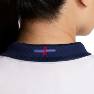 /F/J/FJ4335-100-10B_camiseta-blanca-nike-inglaterra-mujer-bellingham-24-25-df-stadium_6_detalle-cuello-y-espalda.jpg
