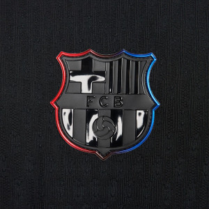 /F/N/FN8771-011-06G.L_camiseta-negra-nike-2a-barcelona-gavi-match-24-25-df-adv-liga_6_detalle-escudo.jpg