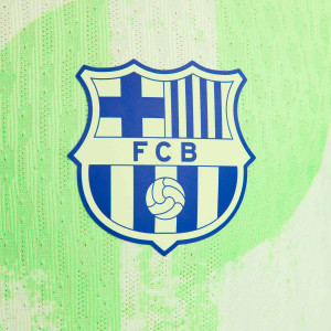 /F/Q/FQ1949-701_camiseta-verde-fluor-nike-3a-barcelona-match-24-25-dfadv_6_detalle-escudo.jpg