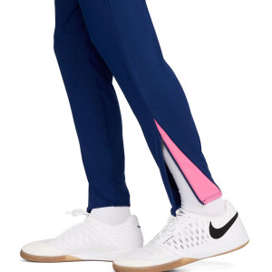 /F/Q/FQ2444-492_pantalon-largo-azul-marino-nike-atletico-entrenamiento-strike-dri-fit_6_detalle-bajos.jpg