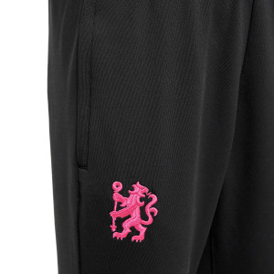 /F/Q/FQ2648-010_pantalon-largo-negro-nike-chelsea-nino-entrenamiento-strike-dri-fit_6_detalle-escudo.jpg