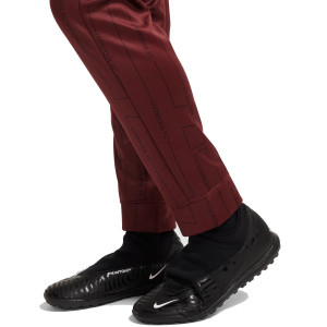 /F/Z/FZ4163-619_chandal-granate-nike-liverpool-nino-woven_6_detalle-bajos.jpg