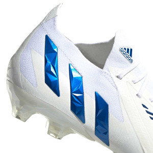 /G/W/GW3656_botas-de-futbol-para-cesped-artificial-blancas--azules-adidas-predator-edge-1-low-ag_6_completa-trasera.jpg