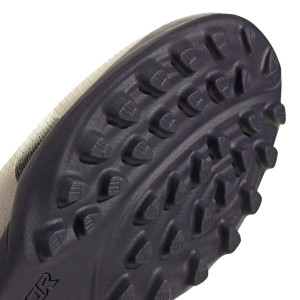 /I/F/IF6414_botas-multitaco-plateadas-adidas-predator-league-tf-j_6_detalle-suela.jpg