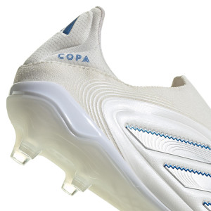 /I/H/IH0078_botas-de-futbol-blancas-adidas-copa-pure-3-elite-ll-fg_6_detalle-lateral-y-suela.jpg