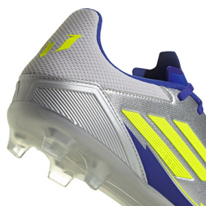 /I/H/IH0918_botas-de-futbol-con-tacos-plateadas-adidas-f50-league-fg-mg-messi_6_detalle-lateral-y-suela.jpg
