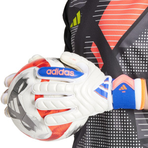 /I/S/IS7585_guantes-de-portero-blancos-adidas-copa-pro_6_detalle-uso.jpg