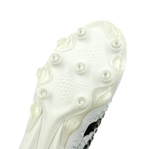 /S/T/ST1FLG45_botas-de-futbol-grises-new-balance-tekela-low-laced-fg-v4-_6_detalle-suela.jpg