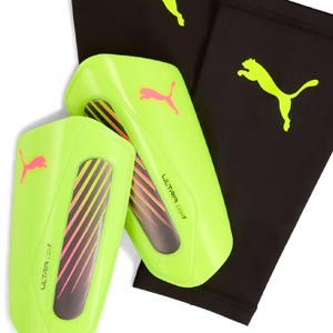Puma Ultra Light Sleeve - Espinilleras de fútbol Puma con mallas de sujeción - amarillas