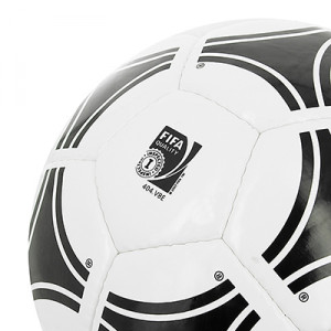 Balón adidas Tango Rosario talla 4 - Balón de fútbol adidas talla 4 - blanco y negro - detalle