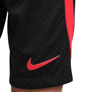 Short Nike Liverpool niño entrenamiento Dri-Fit Strike - Pantalón corto de entrenamiento infantil Nike del Liverpool FC - negro