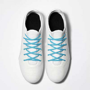Cordones futbolmania extrafinos - Cordones extrafinos para botas de fútbol ligeras y botas de fútbol altas (4 mm ancho x 1,4 mm de grosor) - azules celeste - aplicacion