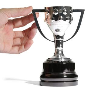 Mini Copa RFEF de LaLiga 150 mm con pedestal - Figura réplica copa LaLiga 150 mm con pedestal - plateadaá