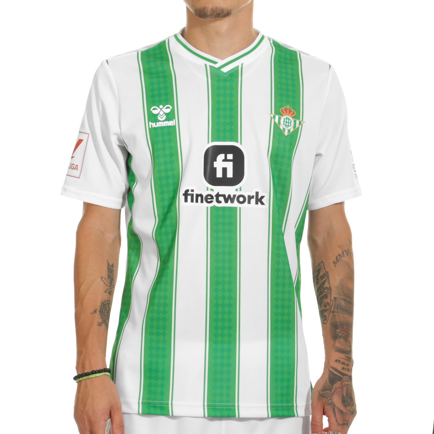 La vuelta de tuerca definitiva en los diseños de la nueva camiseta Hummel  del Betis - Estadio Deportivo