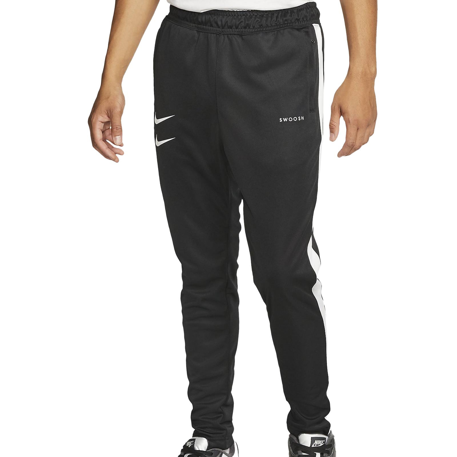 Pantalón Nike Sportswear Swoosh negro | futbolmania
