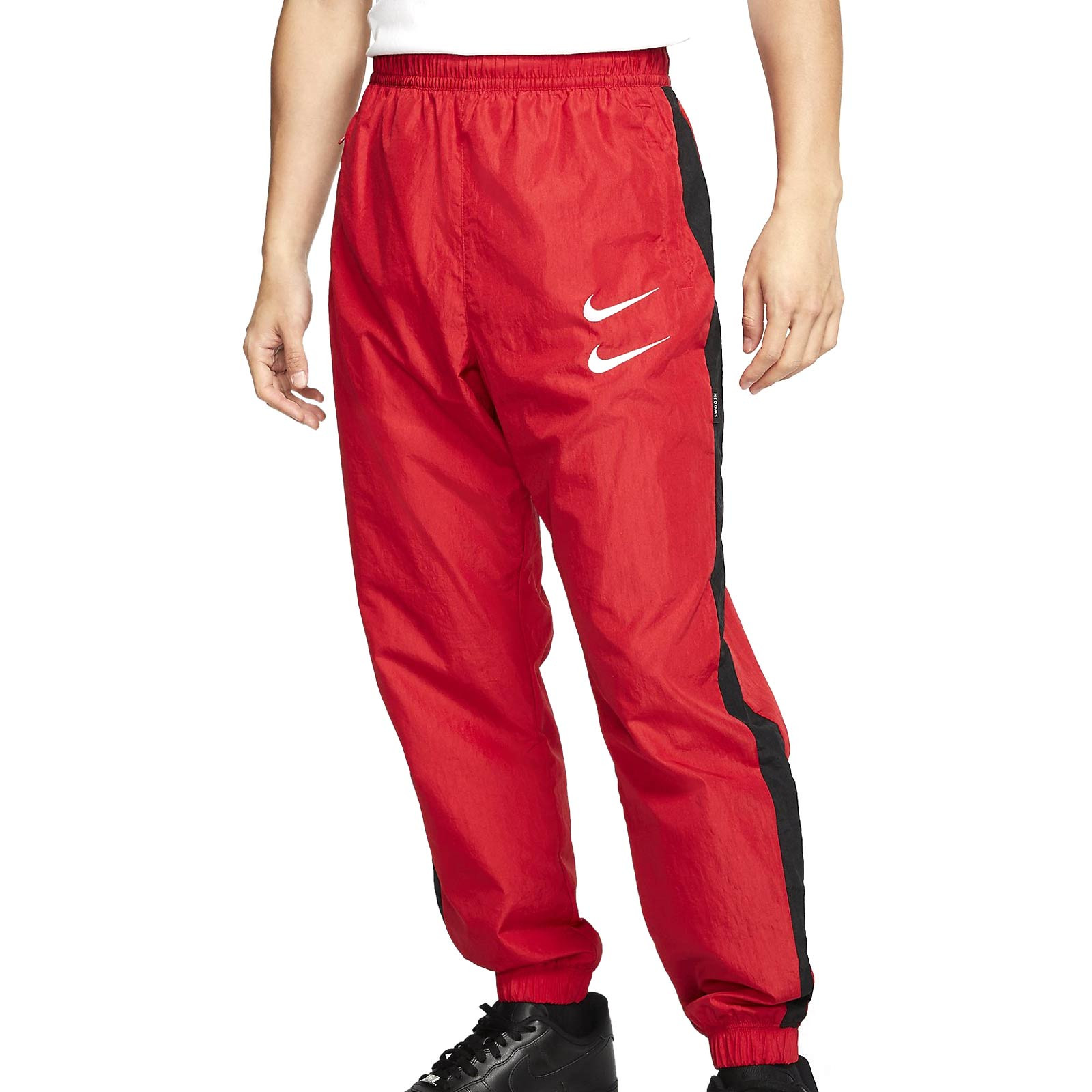 sobrina Abstracción Posicionar Pantalón Nike Sportswear Swoosh rojo | futbolmania