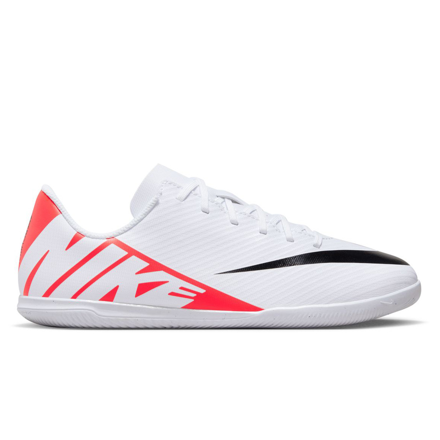 Zapatillas de fútbol sala IC en blanco, rojo y negro: consigue las Nike Air  Zoom Mercurial Vapor 15 Elite.
