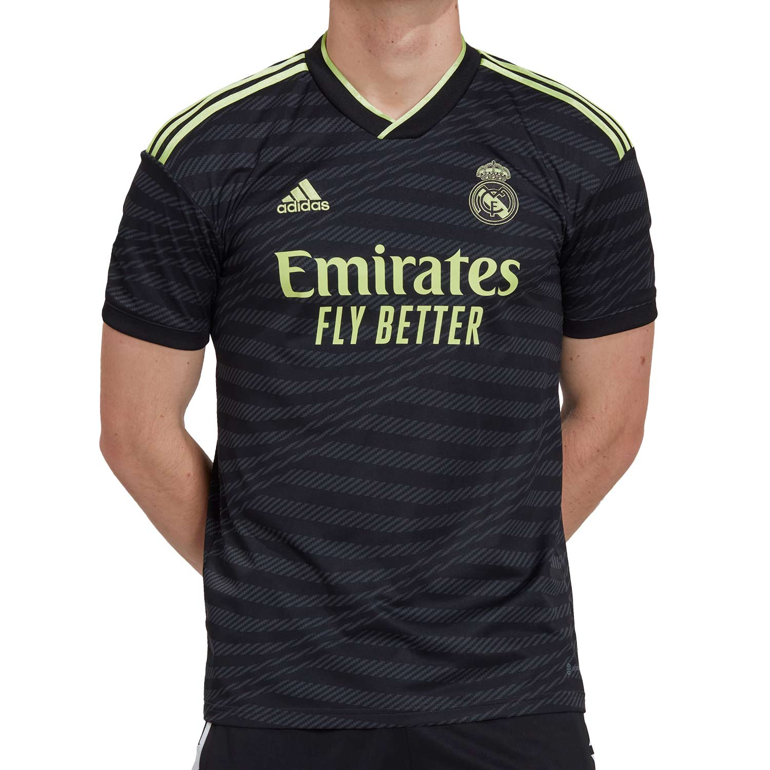 diferente a combinar accesorios Camiseta adidas 3a Real Madrid 2022 2023 negra | futbolmania