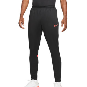 Pantalón Nike Dri-Fit Academy 21 - Pantalón largo para entrenamiento de fútbol Nike - negro, rojo