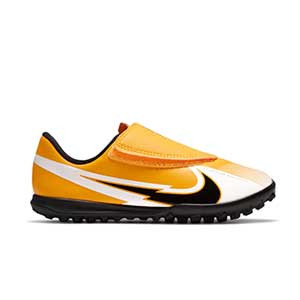 Nike Mercurial Jr Vapor 13 Club TF PS V - Zapatillas multitaco infantiles con velcro Nike suela turf - amarillas anaranjadas - pie derecho