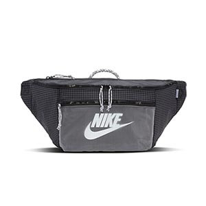 Riñonera Nike Tech Waistpack - Riñonera ajustable Nike de tamaño grande  (53 x 13 x 20 cm) - negra - frontal