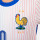 detalle cuello y pecho con escudo