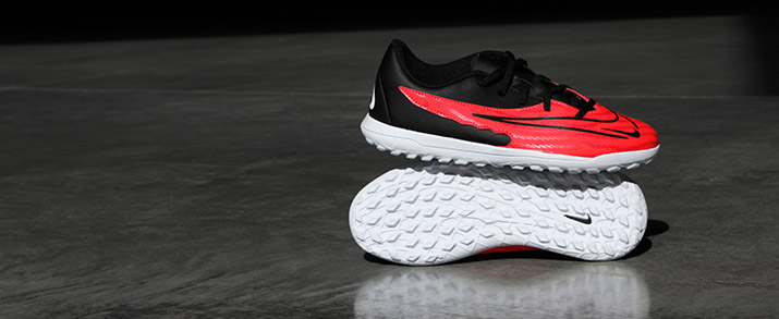 Botas multitaco Nike para niño 2023